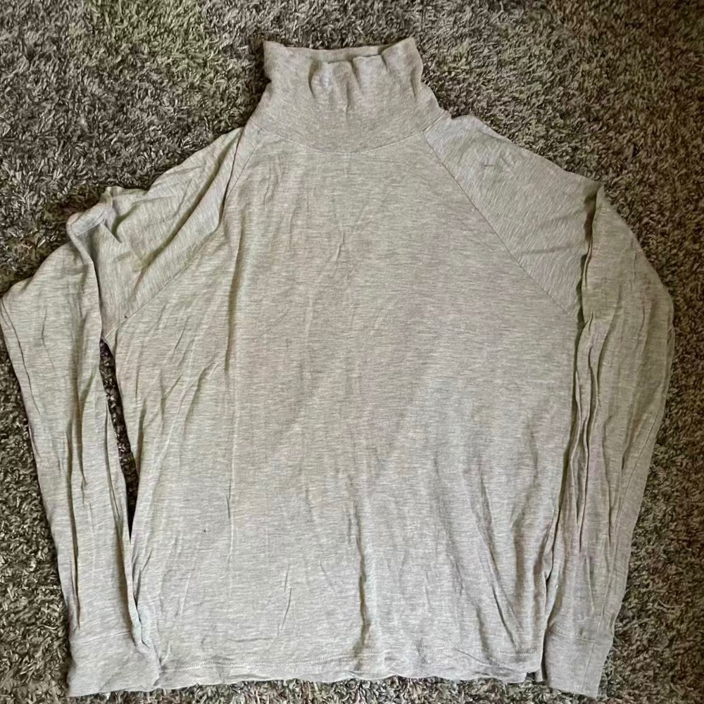 Vince Light Gray Turtleneck Long Sleeve Top